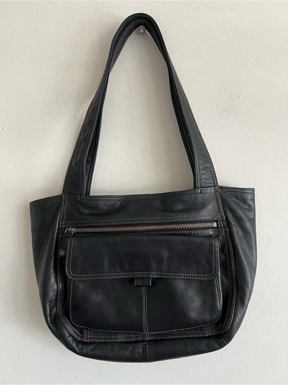Fossil Black Leather Shoulder Bag with Front Zip Pocket
